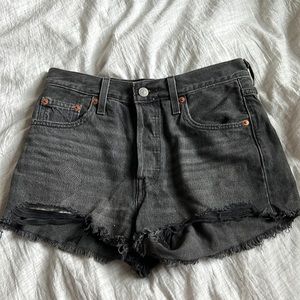 LEVI 501 BLACK JEAN SHORTS